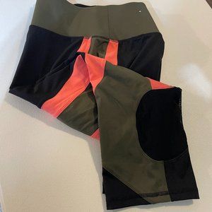 LIVI High-Rise Seamless Capri Active Tights